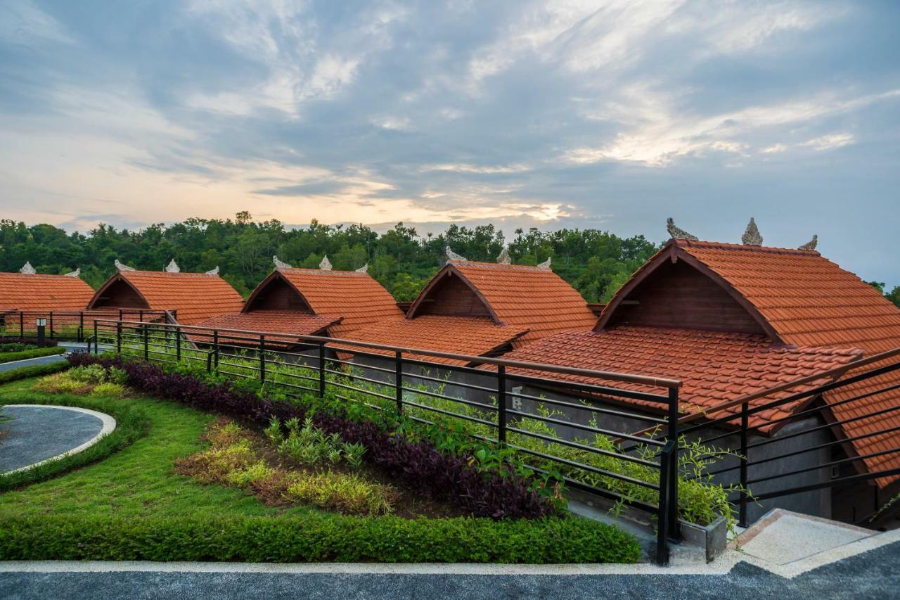 สตาร์ เซมาบู รีสอร์ต Hotel Toyapakeh ภายนอก รูปภาพ
