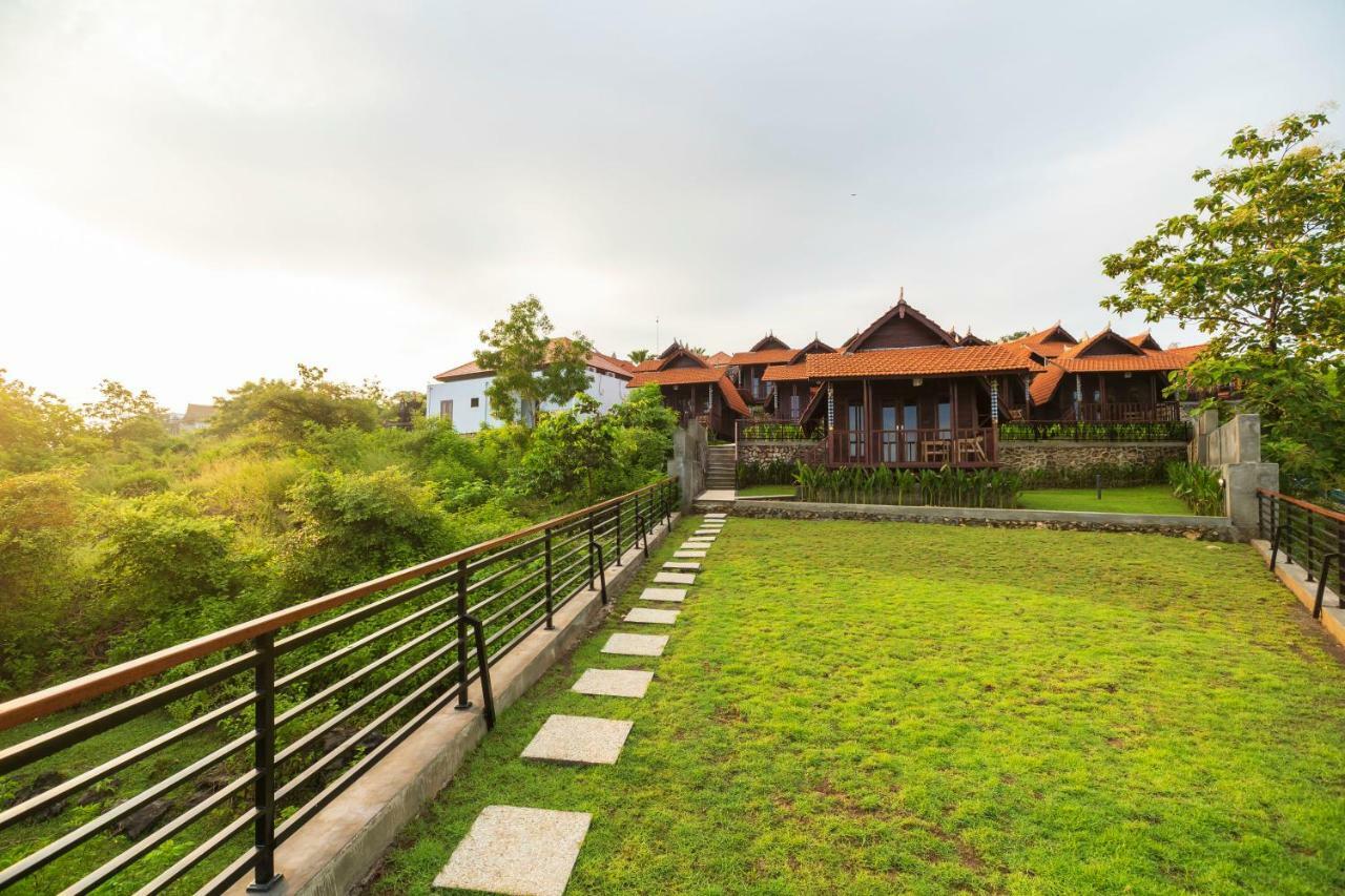 สตาร์ เซมาบู รีสอร์ต Hotel Toyapakeh ภายนอก รูปภาพ