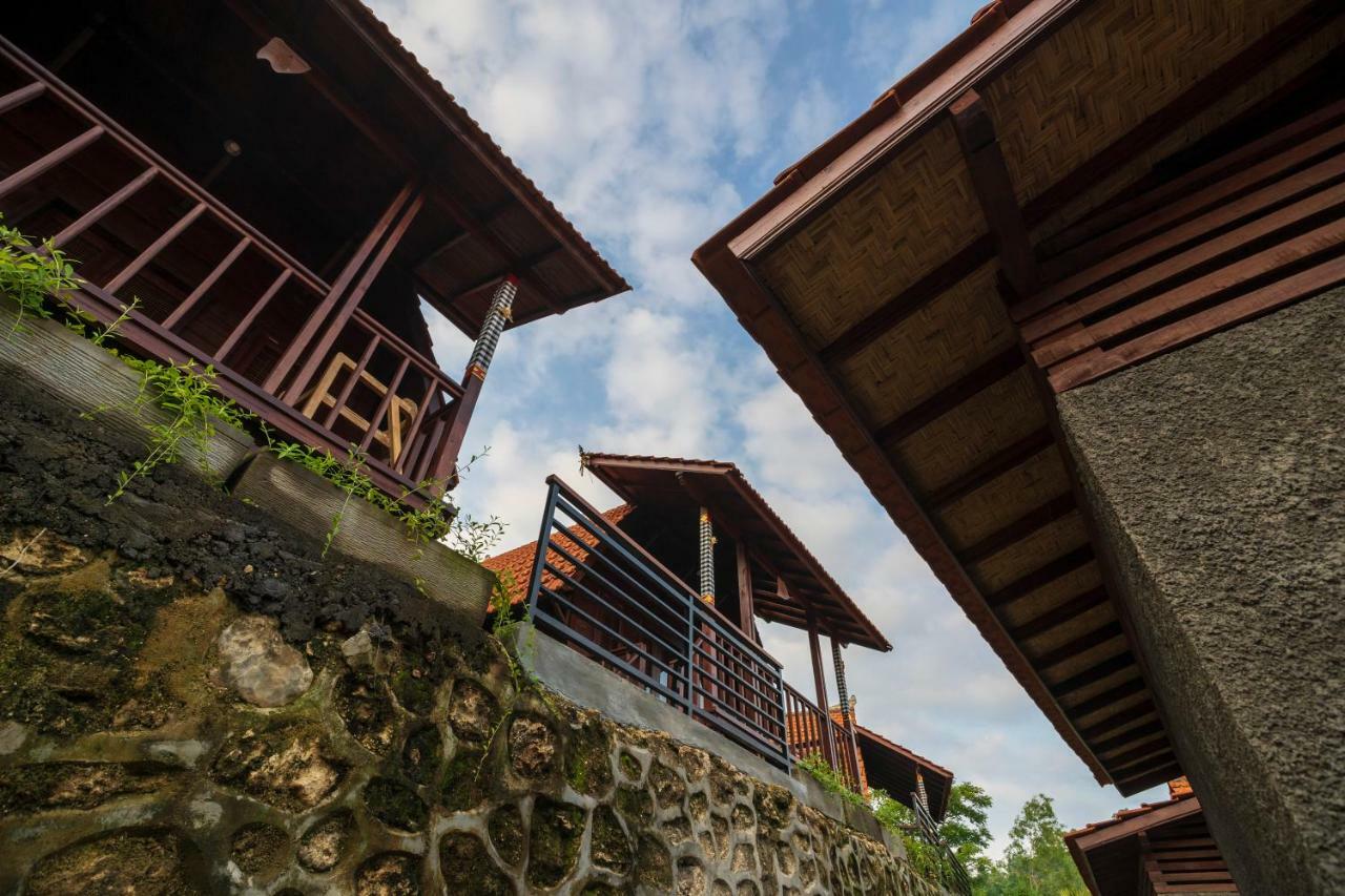สตาร์ เซมาบู รีสอร์ต Hotel Toyapakeh ภายนอก รูปภาพ